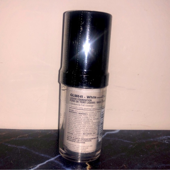 🔥5/$50 LA Girl PRO COVERAGE Illuminating Foundation Lightener GLM641 WHITE - Picture 2 of 2